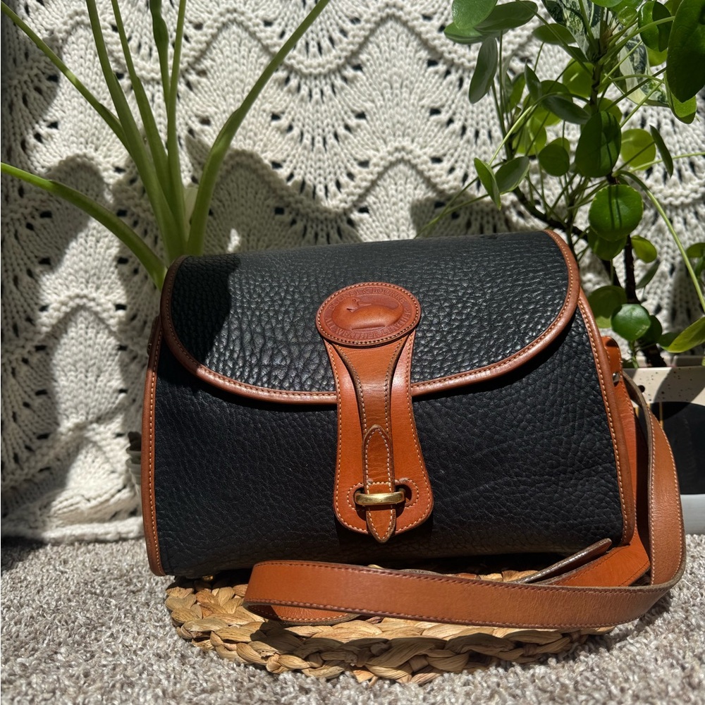 VINTAGE DOONEY & BOURKE LARGE ESSEX BAG in BLACK